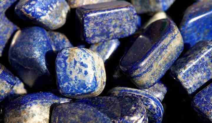 Blue-and-White-Crystals-and-Stones-Meaning-Healing-Properties-Names